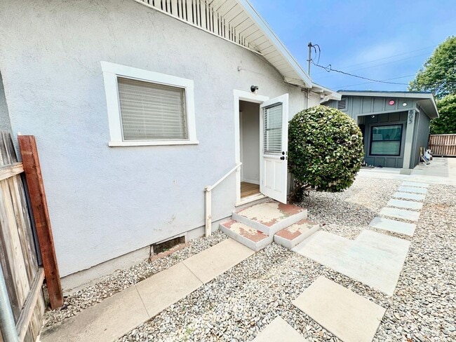 Building Photo - 801 N Olive Ave