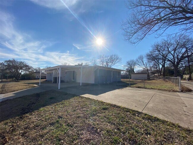 Building Photo - 1633 Blackhawk Ln