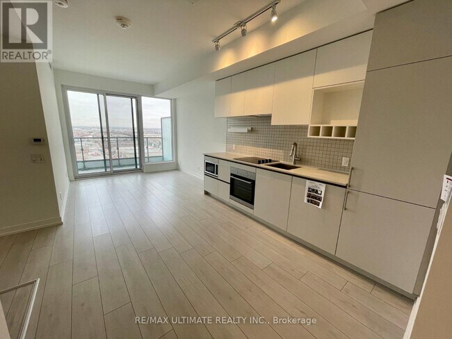 Photo du bâtiment - 898 Portage Pkwy