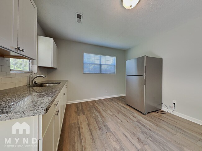 Building Photo - 376 Talley St