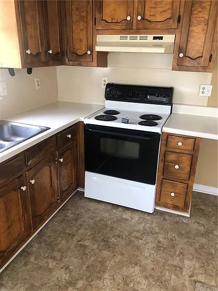 Foto del edificio - Room in House on Hillboro Cir SW