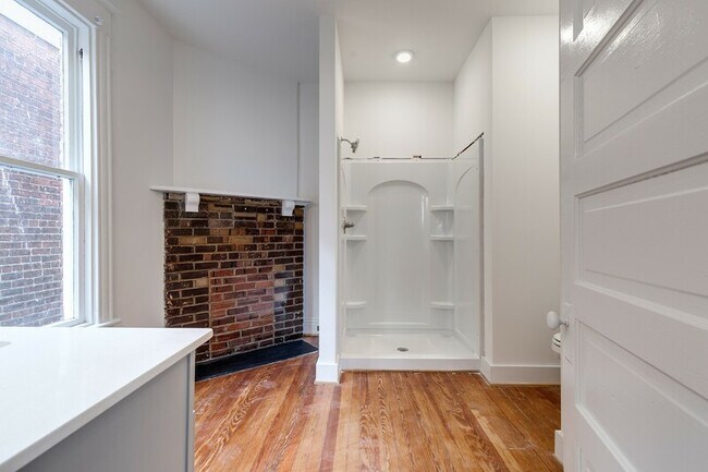 Foto del edificio - 3311 E Marshall St