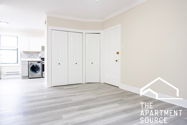 Foto del edificio - 3841 N Greenview Ave