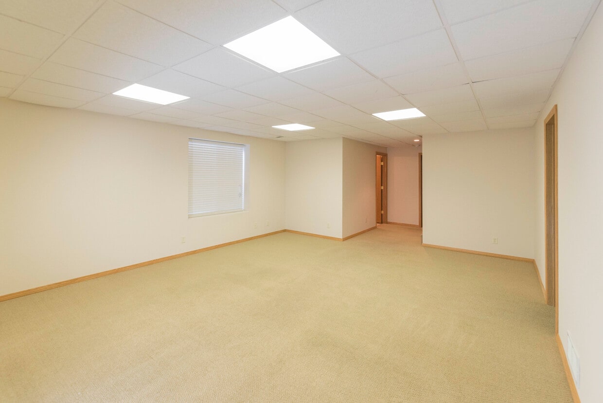 2230 E Glen Hills Dr, Derby, KS 67037 House Rental in Derby, KS