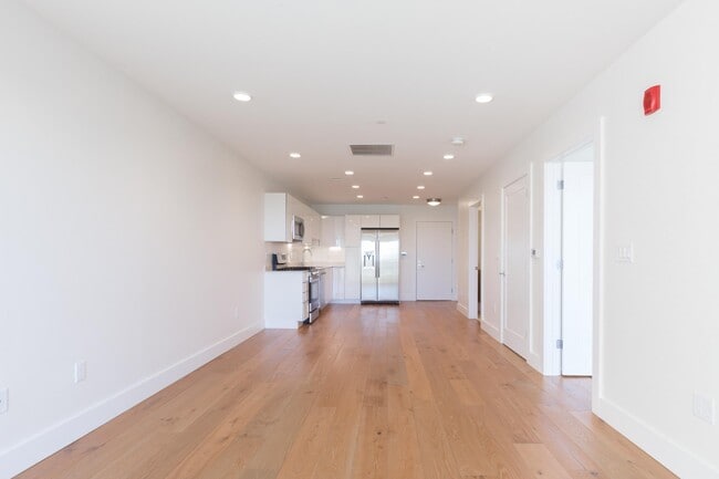 Kitchen - 250 Meridian St