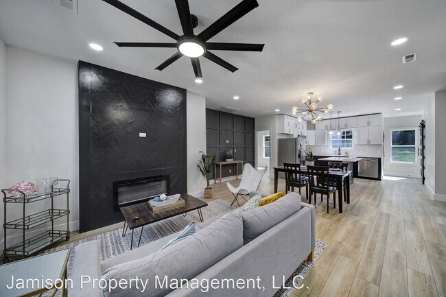 Foto del edificio - 4 br, 3 bath House - 324 S Rhyne St