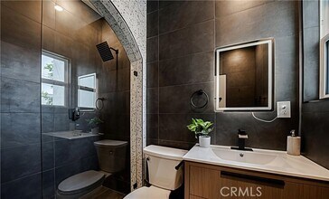 Building Photo - 10 Esperanza Ave