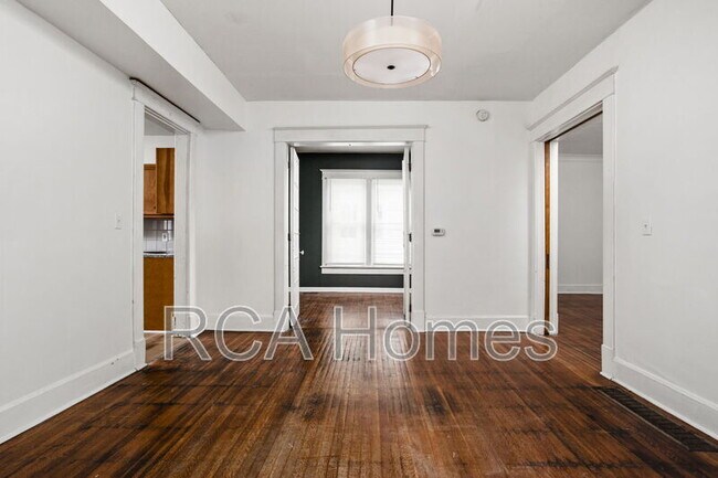 Building Photo - 418 N Drexel Ave