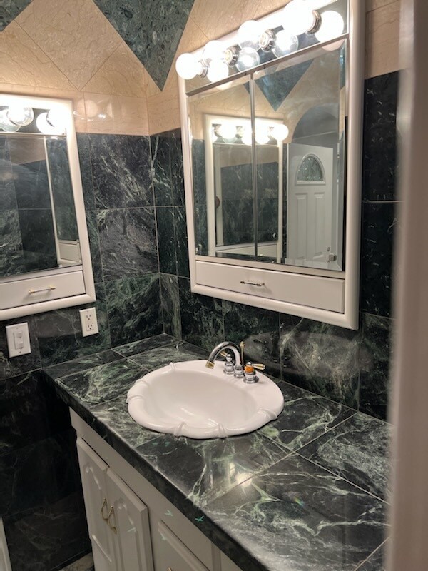 Foto del edificio - 6160 Whitsett Ave
