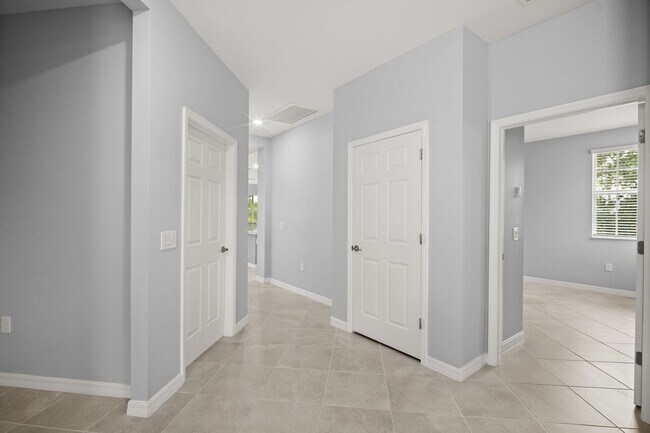 Foto del edificio - Stunning property, newer construction 3 sp...