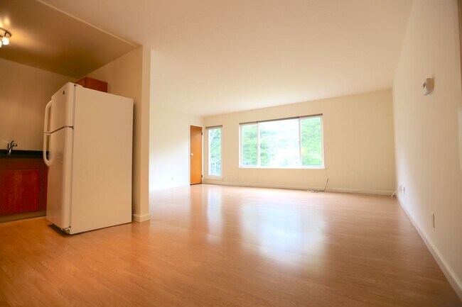 Foto del edificio - Twin Peaks: 1 Bed Apartment w/ Green View,...