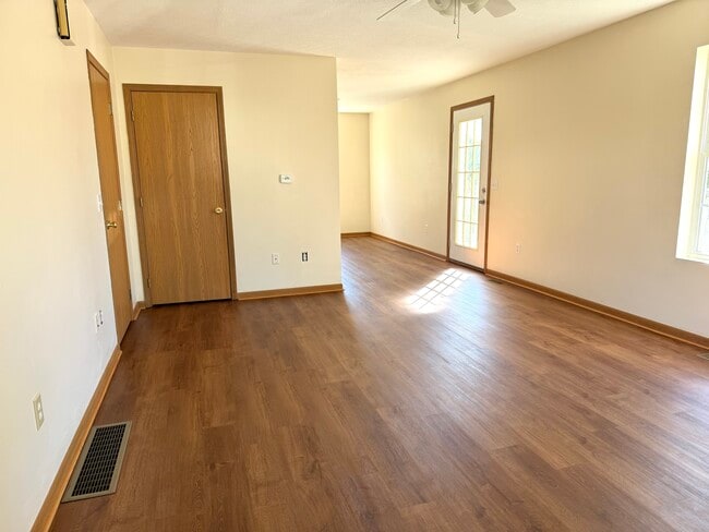Building Photo - 1 Frankie Ln