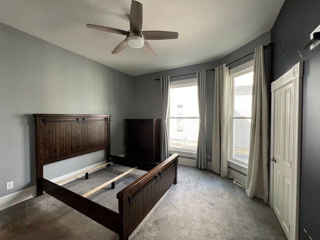 Dormitorio principal - 401 N Main St