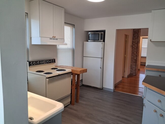 Building Photo - 10 Grand St