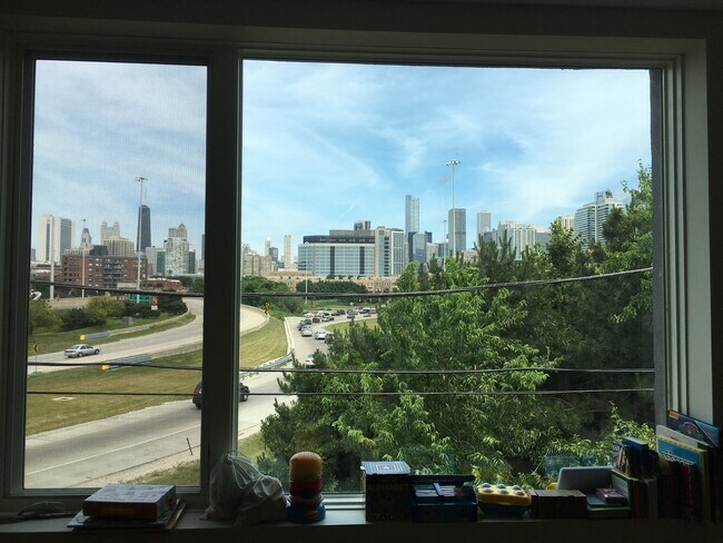 Foto del edificio - 519 N May St