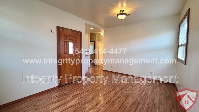 Building Photo - 815 SW 4th St