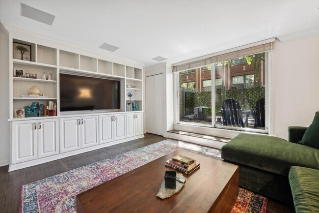Foto del edificio - 3 bedroom in Chicago IL 60610