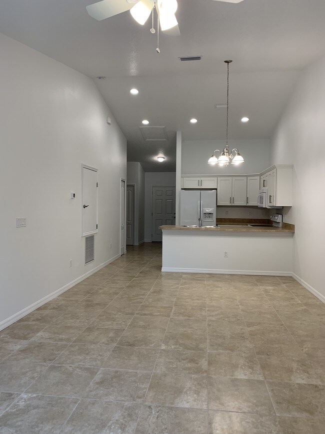 Foto del edificio - BRAND NEW 1/2 DUPLEX! 3/2 for $1200/month.
