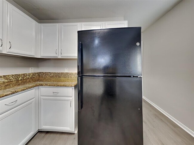 Foto del edificio - 6318 Austinville Dr