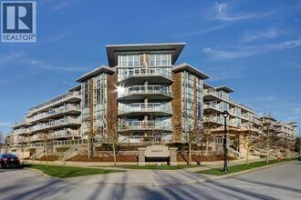 Building Photo - 9373 Hemlock Dr