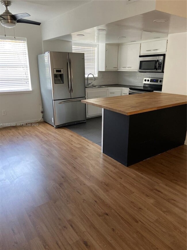 Foto del edificio - 1350 NE 119th St