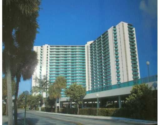 Foto del edificio - 100 Bayview Dr
