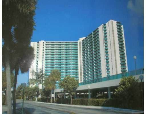 Building Photo - 100 Bayview Dr