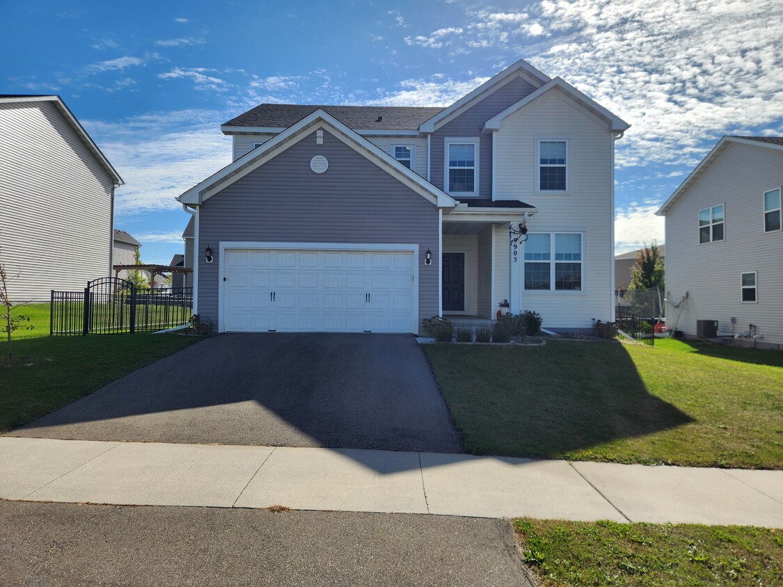 Foto principal - 9905 Ambrose Rd