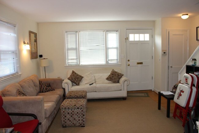 Foto del edificio - 633 N Nelson St