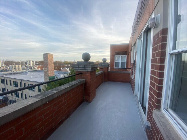 Foto del edificio - 3550 W Montrose Ave
