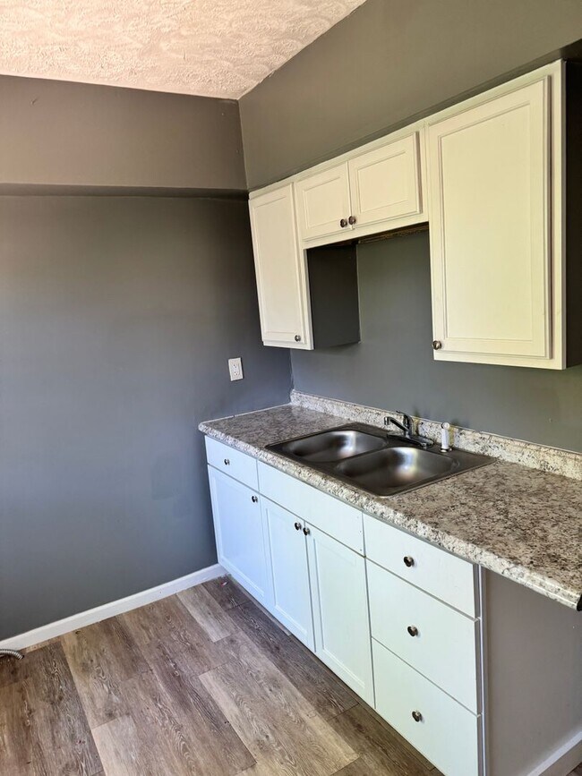 Building Photo - 3631 E 118th St