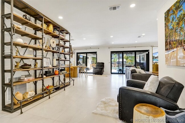 Foto del edificio - 313 Layne Blvd