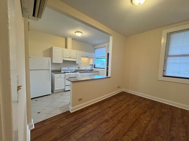 Foto del edificio - 1746 W Estes Ave