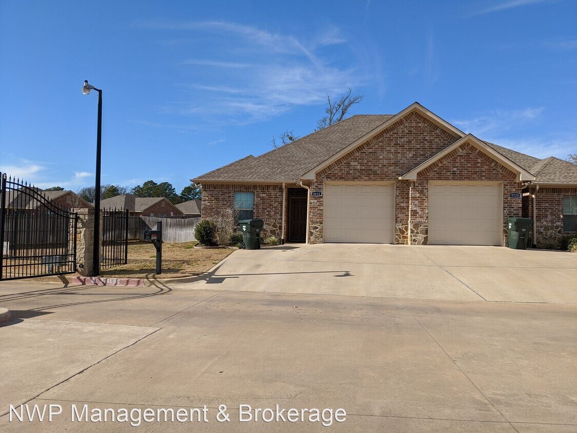 2 br, 2 bath House 9222 Shadow Oak Drive House Rental in Tyler, TX