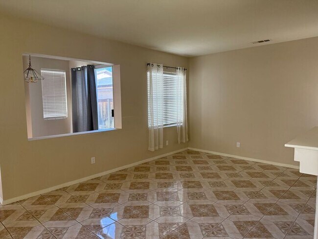 Foto del edificio - 39545 Warbler Dr