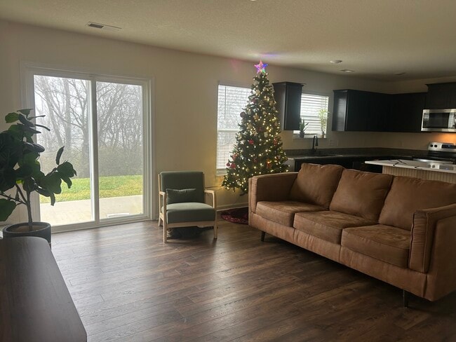 Foto del edificio - 9563 River Cane Rd