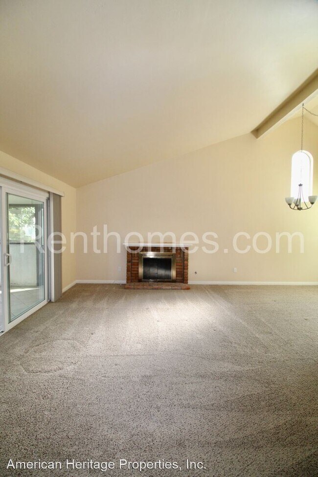 Building Photo - 12780 Avenida La Valencia