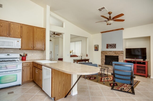 Foto del edificio - 6875 W Harrison St