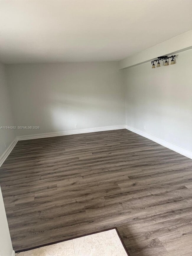 Building Photo - 242 Wimbledon Lakes Dr