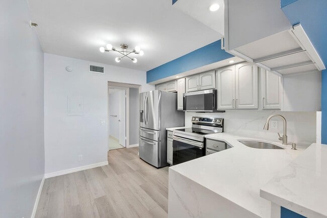 Building Photo - 105 Lake Emerald Dr