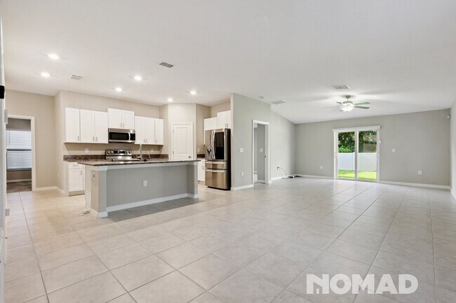 Foto del edificio - Charming 4BR House in Ruskin