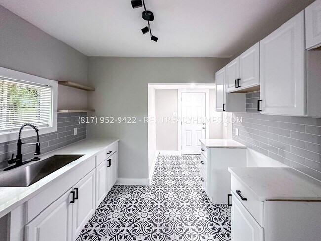 Building Photo - 8417 Findlay St