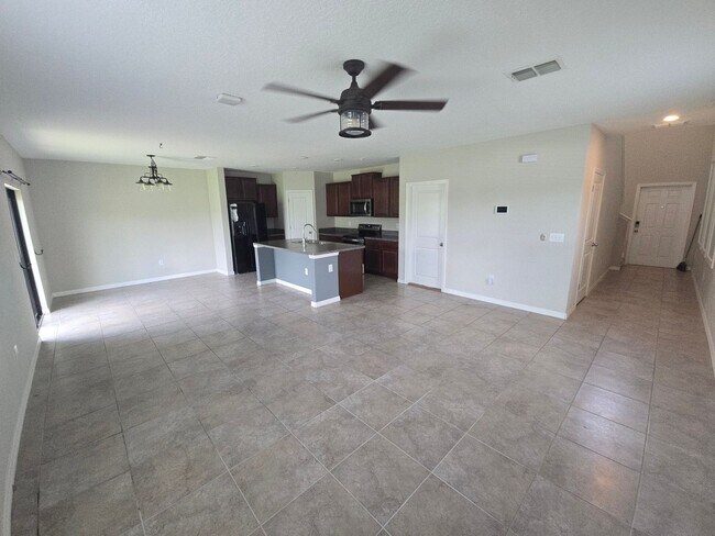 Foto del edificio - Gorgeous 4-Bedroom, 2.5-Bathroom Home in R...