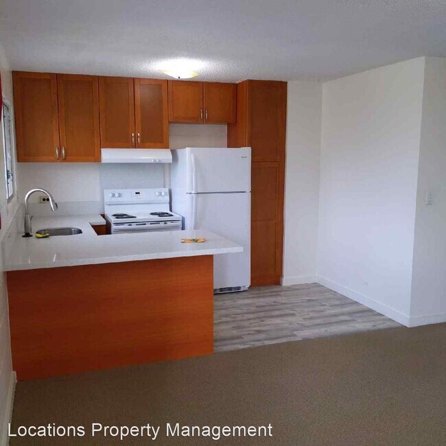 Building Photo - 2 br, 1 bath House - 708 Palani Ave. #304