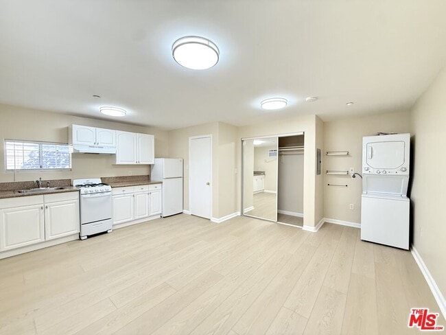 Foto del edificio - 364 N San Vicente Blvd