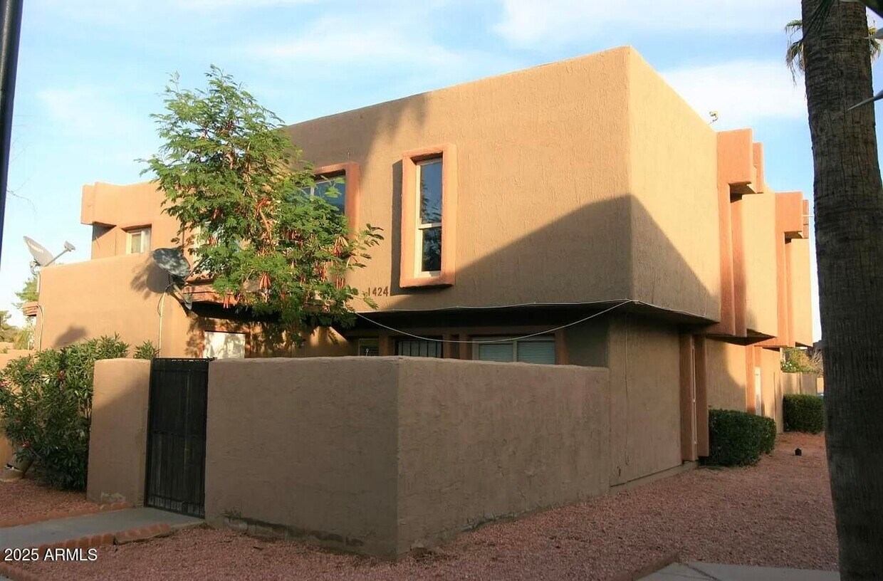 Primary Photo - 1424 N 53rd Ave