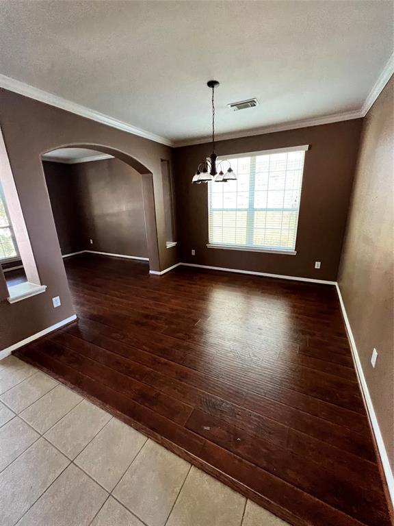Building Photo - 810 Almond Pointe