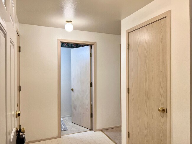 Foto del edificio - 233 N Bower Ln