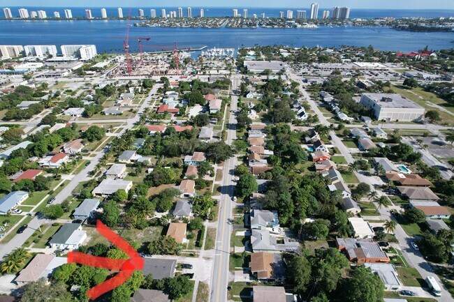 Building Photo - 253 Silver Beach Rd