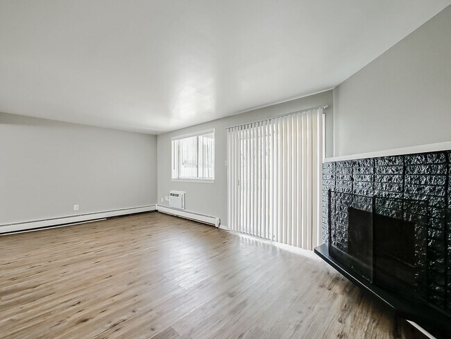 Foto del edificio - Freshly Updated 2BR Home in Prime White Lake Location!